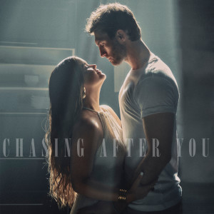 ดาวน์โหลดและฟังเพลง Chasing After You พร้อมเนื้อเพลงจาก Ryan Hurd