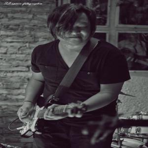 Dengarkan lagu Me and My Guitar nyanyian JTMusicNow dengan lirik