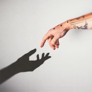 Alex Warren的專輯Chasing Shadows
