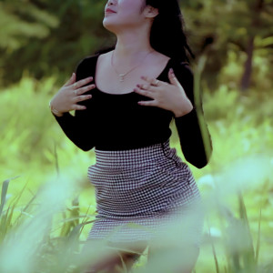 Dengarkan lagu Kimcil nyanyian Kiki Anggun dengan lirik