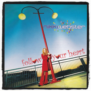 ดาวน์โหลดและฟังเพลง Strawberry Kisses พร้อมเนื้อเพลงจาก Nikki Webster