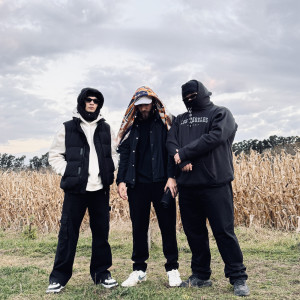 收听Tommy Bueno的LINAJE PURO歌词歌曲