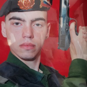 Dengarkan lagu EVELONEKILLER (Explicit) nyanyian SKILLZOR dengan lirik