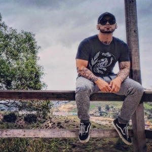 Bogar-T的專輯A Media Luz