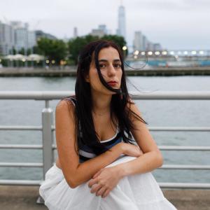 Chrissy B的專輯Deeper