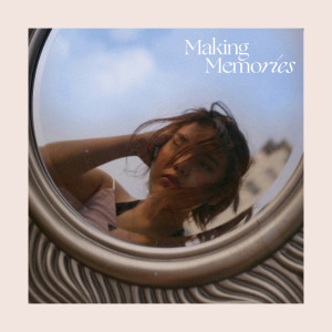 Dengarkan lagu Making Memories nyanyian Caecillia dengan lirik