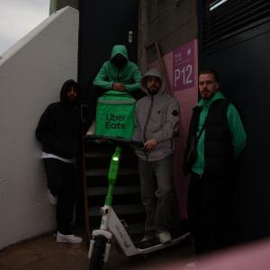 ดาวน์โหลดและฟังเพลง Uber Eats (Explicit) พร้อมเนื้อเพลงจาก Danyal