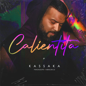 Dengarkan lagu Calientita (Explicit) nyanyian KASSAKA dengan lirik