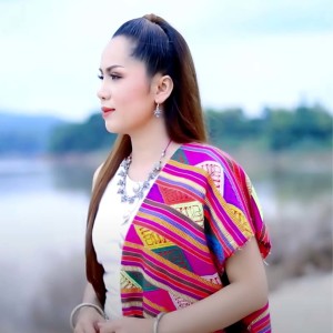 Listen to ສາວບ້ານເກີນຍັງຄອຍ song with lyrics from Pou Vartsanar