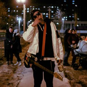 Dengarkan lagu Пацаны nyanyian Юность dengan lirik