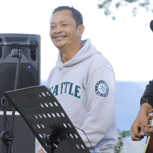 Listen to Roni (Live) song with lyrics from Bejeng Ginting