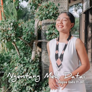 ดาวน์โหลดและฟังเพลง Ngentang Meh Datai พร้อมเนื้อเพลงจาก Regina Gadis