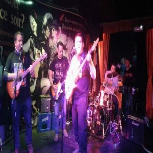 Listen to Club del Rock (Live) song with lyrics from Paranoia Punk