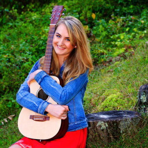 收聽Chloe Collins的Rearview Mirror歌詞歌曲