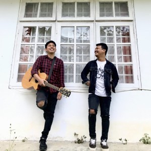 收听Fard's的Menunggu Senja歌词歌曲