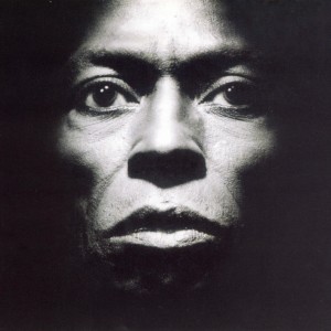 ดาวน์โหลดและฟังเพลง Tomaas (Remastered Version) พร้อมเนื้อเพลงจาก Miles Davis