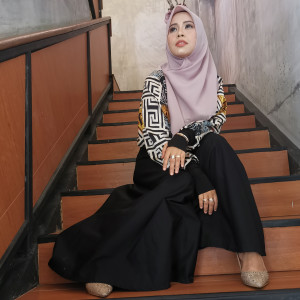 Listen to Cinta Kita song with lyrics from Vanny Vabiola