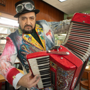 收聽La César Pavón的Ángel De Los Perdedores歌詞歌曲