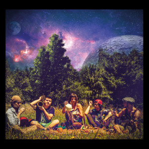 Dengarkan Kiss Me (Explicit) lagu dari Sundaya dengan lirik