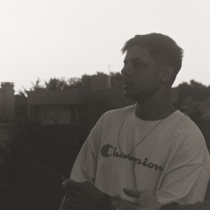 收聽Eyem的Easy歌詞歌曲