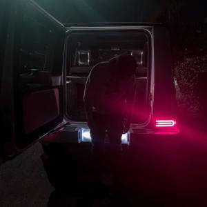 Dengarkan MEh (feat. YEET) (Explicit) lagu dari The Music Plug dengan lirik