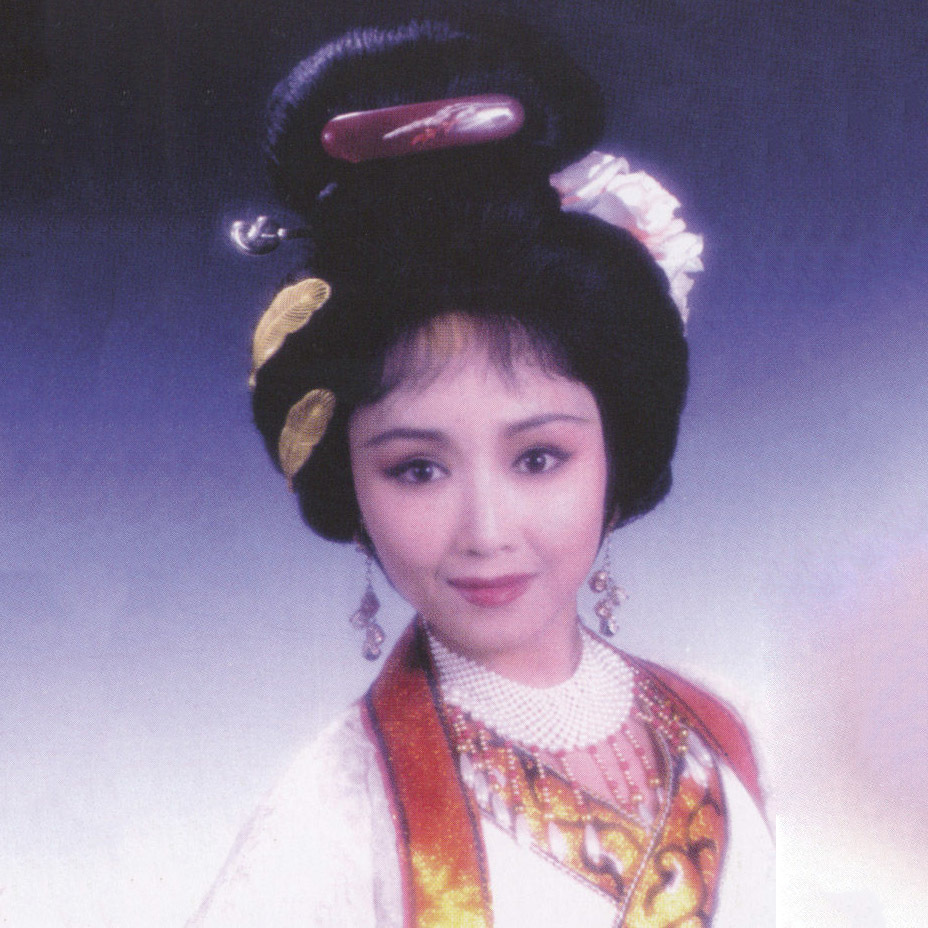 黄依群
