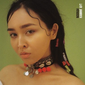 ดาวน์โหลดและฟังเพลง Только телом не с тобой พร้อมเนื้อเพลงจาก Noorah