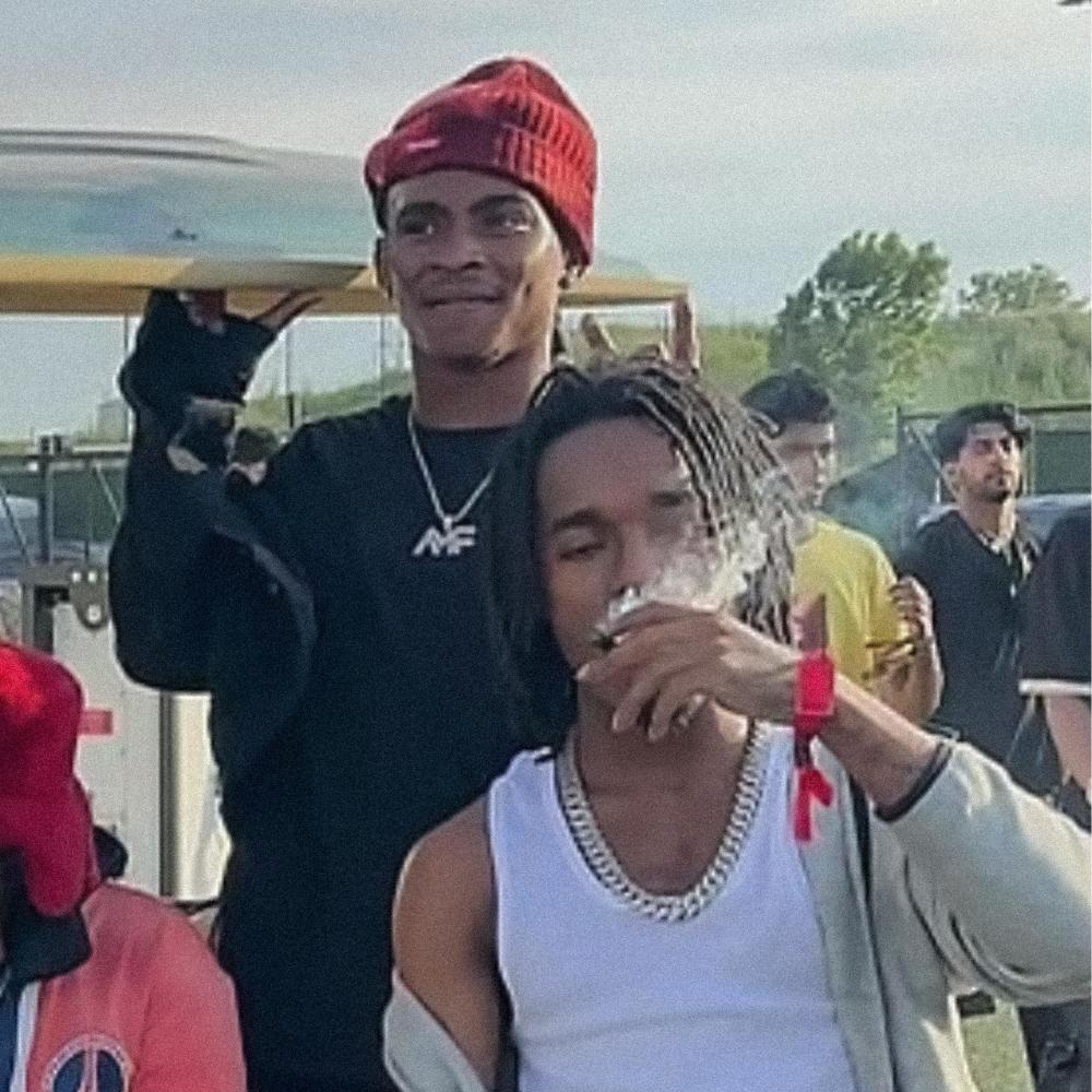 Hopping Out Bussin (feat. Lil scoom89) (Explicit)
