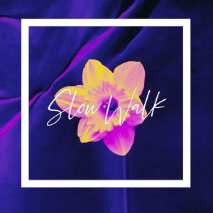 收聽Cloudy John的Slow Walk歌詞歌曲