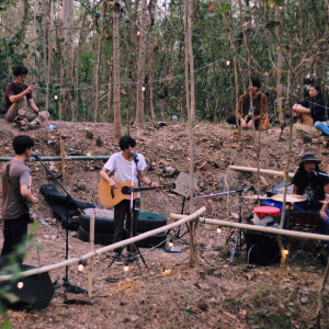 ดาวน์โหลดและฟังเพลง ให้เรานั้นมี พร้อมเนื้อเพลงจาก Plasticแมว