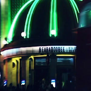 Dengarkan lagu Together (Live in London) nyanyian beabadoobee dengan lirik