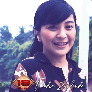 ดาวน์โหลดและฟังเพลง Beda Hati พร้อมเนื้อเพลงจาก Nadia Zerlinda