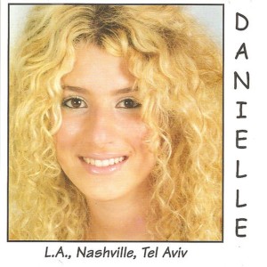ดาวน์โหลดและฟังเพลง Boom Boom Boom พร้อมเนื้อเพลงจาก Danielle