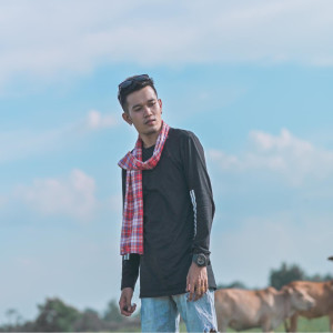 Dengarkan lagu ค่าดองโครตแพง ຄ່າດອງໂຄດແພງ nyanyian BigYai dengan lirik