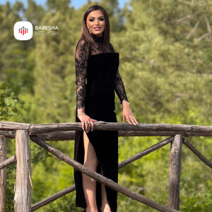 收聽Blerina Dibra的Si të shitesh kan me t'ble歌詞歌曲