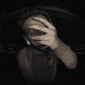 ดาวน์โหลดและฟังเพลง MERCEDES พร้อมเนื้อเพลงจาก BLXXD CLXT