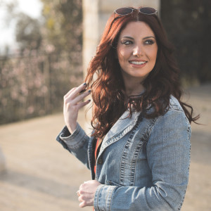 Listen to Memories / Albi Ya Albi song with lyrics from Salma Bouez