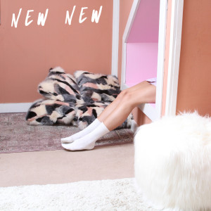 收听Club Yoko的New New歌词歌曲