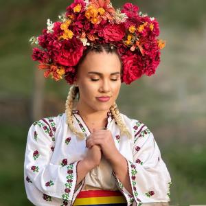 收聽Simina Stanciu的Trec românii granița歌詞歌曲