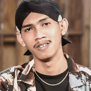 Dengarkan Asmoro Lereng Lawu lagu dari Arya Galih dengan lirik