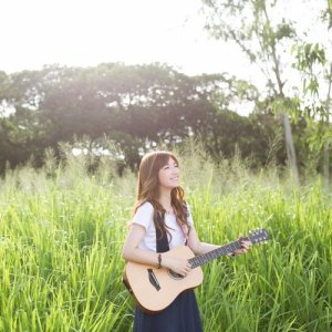 ดาวน์โหลดและฟังเพลง 失散 พร้อมเนื้อเพลงจาก 黄意雅