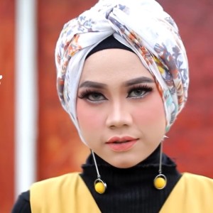 Listen to Move On song with lyrics from Cut Zuhra