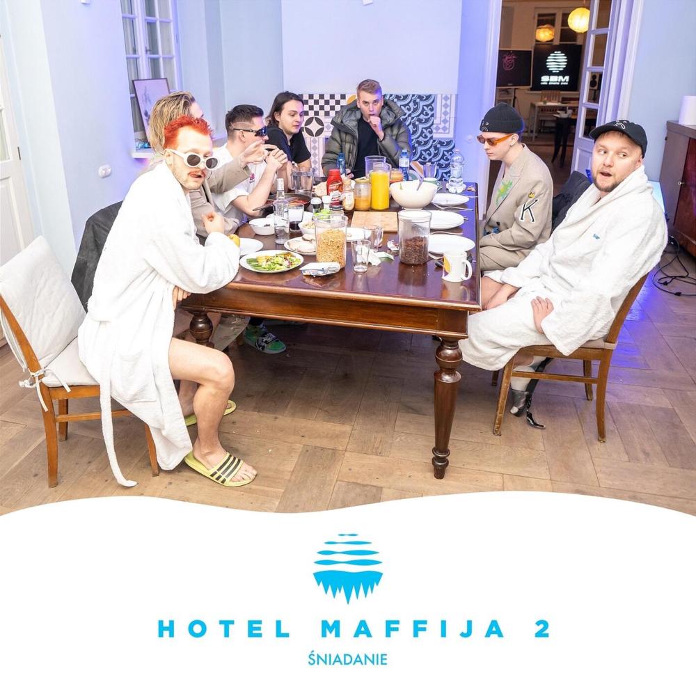 Śniadanie w hotelu (Explicit)
