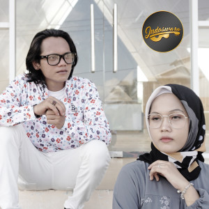 Listen to Andaikan Hujan Reda song with lyrics from Yollanda