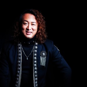 Listen to 多彩新疆 (完整版) song with lyrics from 巴特尔