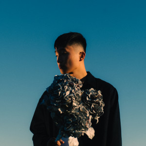 Dengarkan lagu Cold Summer nyanyian Taebz dengan lirik