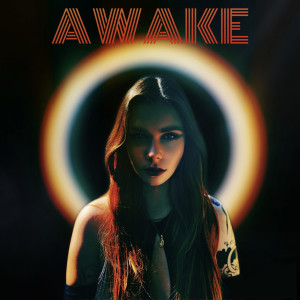 Dengarkan lagu Awake nyanyian Lucyna dengan lirik