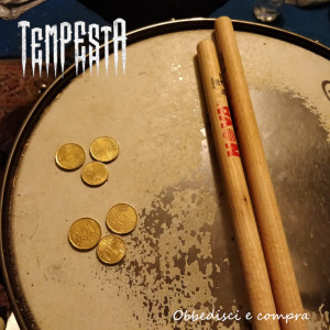 ดาวน์โหลดและฟังเพลง Obbedisci e compra พร้อมเนื้อเพลงจาก Tempesta