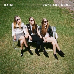 ดาวน์โหลดและฟังเพลง Let Me Go พร้อมเนื้อเพลงจาก HAIM