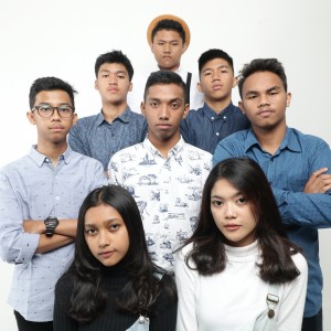 Dengarkan lagu Dimana nyanyian Cahaya Mendung dengan lirik